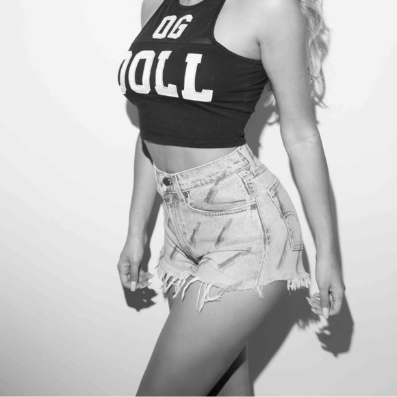 Vintage Levi’s cutoff lipstick bullet shorts - Picture 2 of 12